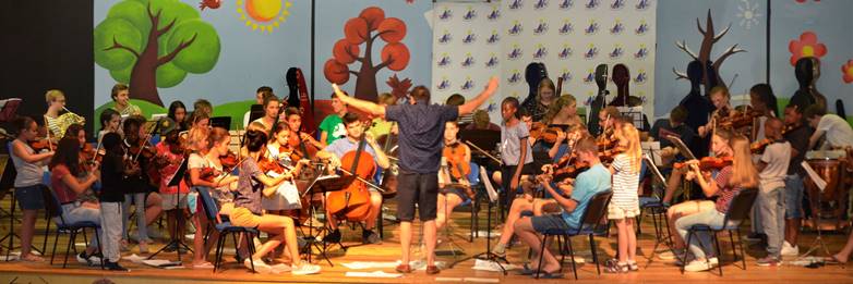 Das Orchester I und das Youth Orchestra of Namibia bei der Generalprobe für das gemeinsame abendliche Konzert in Windhuk